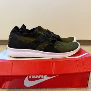 NIKE MEN AIR SOCK RACER ULTRA FLYKNIT BLACK/OLIVE SIZE 11.5 BRAND NEW
